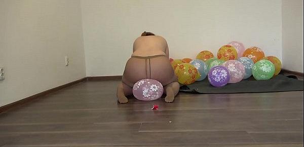  A fat girl in pantyhose sits down on balloons and pisses